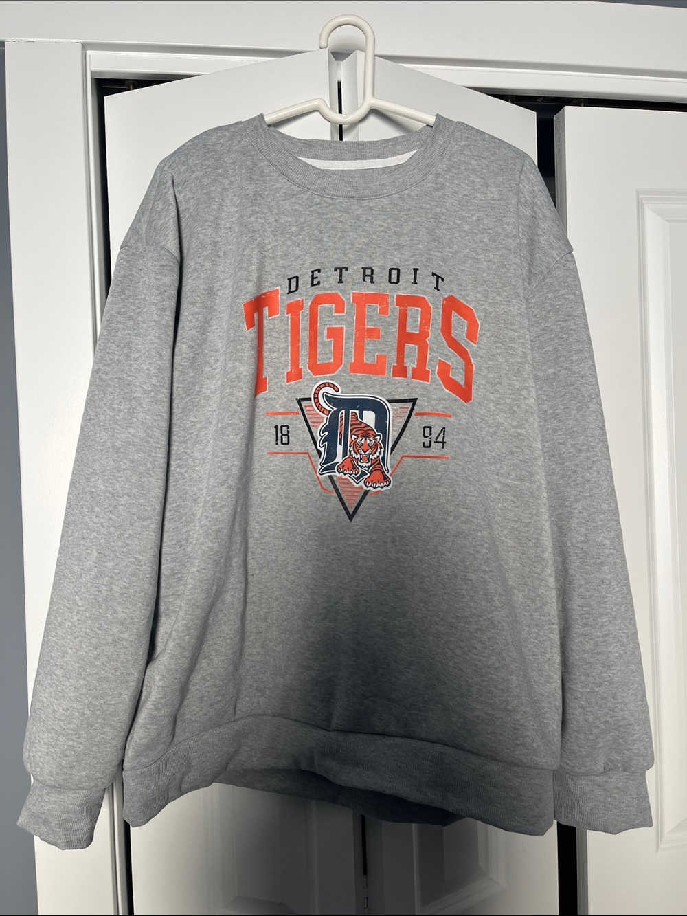 Detroit Tigers Gray Crewneck Sweatshirt- unisex XL
